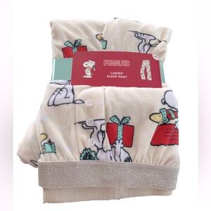 Peanuts Cream Pajama Pants with Red and Green Accents